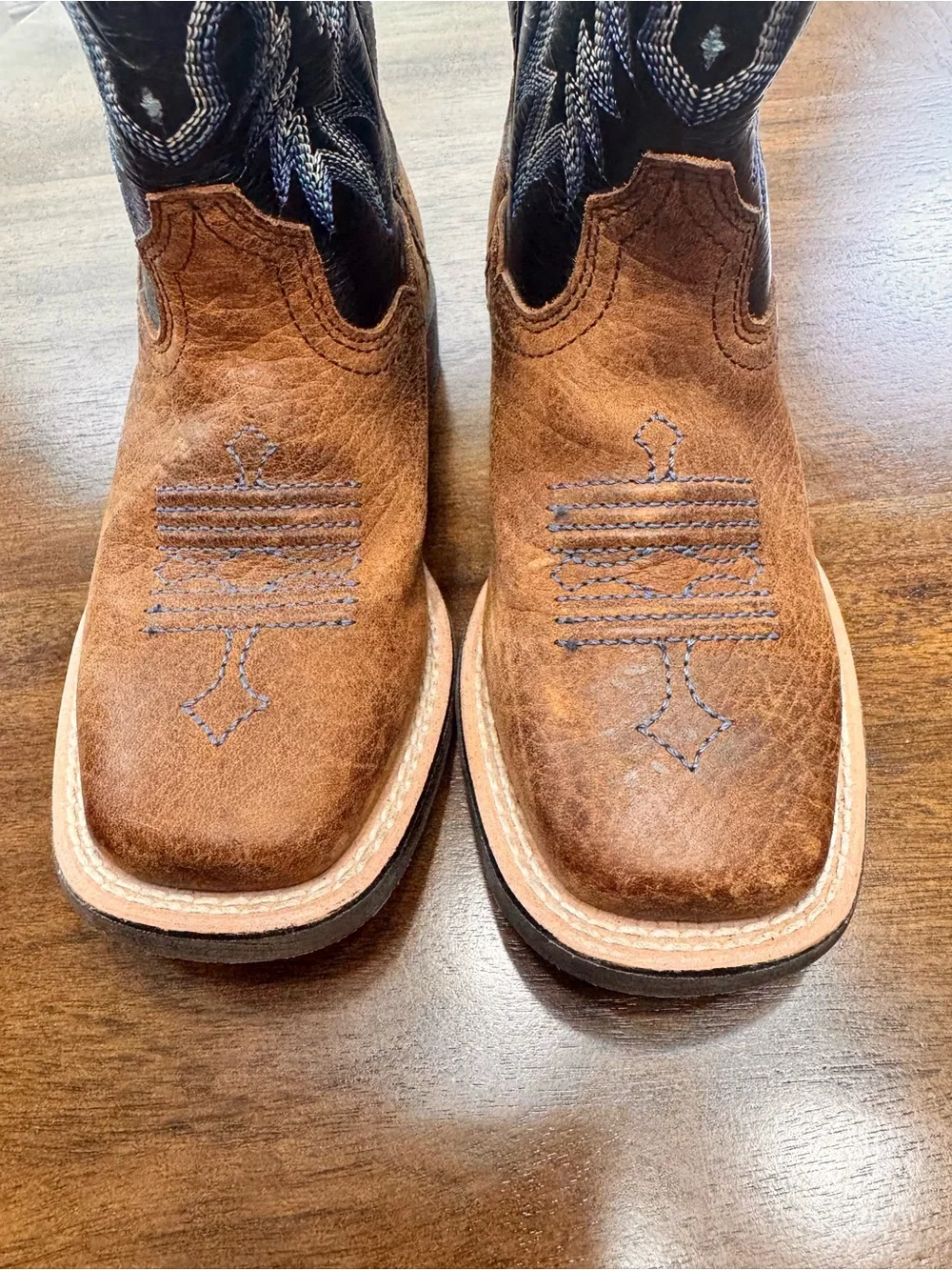 Ariat Tombstone Wide Square Toe Western Boot. Size boys or girls 8.5